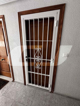 CONTRA-PUERTA DE HIERRO