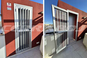 PUERTA DE ALUMINIO CON MOSQUITERA
