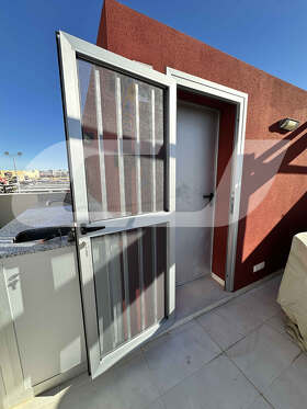 PUERTA DE ALUMINIO CON MOSQUITERA