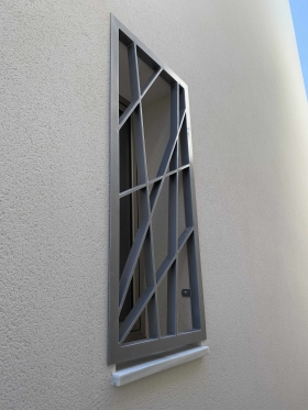 Security window with special design